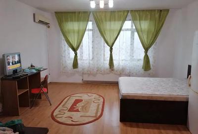 Garsonieră decomandată, mobilată în Podu Roș