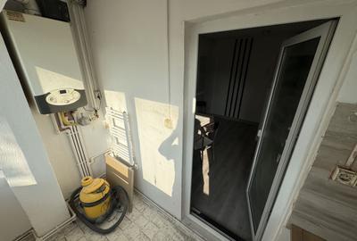Apartament cu 3 camere decomandat, mobilat în CET - 8