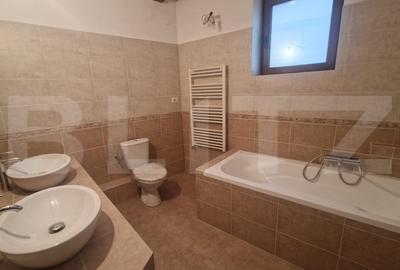 Casă individuală cu 8 camere cu Canalizare în Craiter - 19