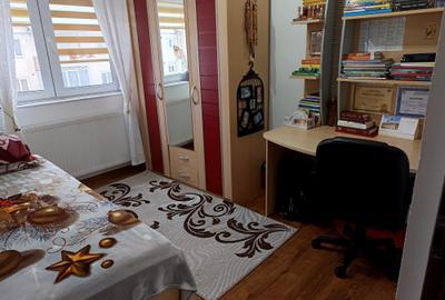 Apartament cu 4 camere decomandat în Central
