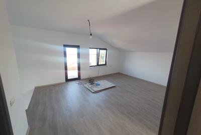 Casă cu 5 camere cu Teren 160 Mp în Est - 8