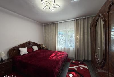 Casă cu 5 camere cu Teren 1159 Mp în Sânmihaiu Român