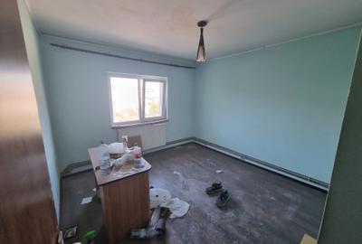 Apartament cu 2 camere decomandat în Tomești
