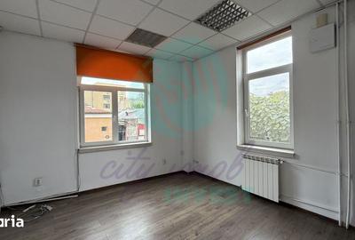 Casă cu 9 camere cu Teren 107 Mp în Moșilor
