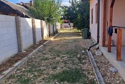 Casă cu 4 camere în Coșteiu