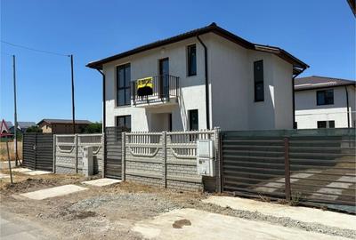Casă cu 4 camere decomandat în Domnești - 1