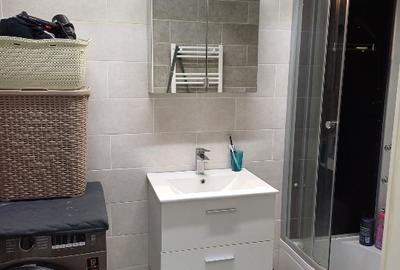 Apartament cu 3 camere decomandat în Fundeni