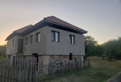 Apartament cu 2 camere decomandat în Magherești