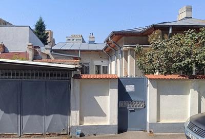 Casă cu 5 camere cu Teren 186 Mp în Vatra Luminoasă