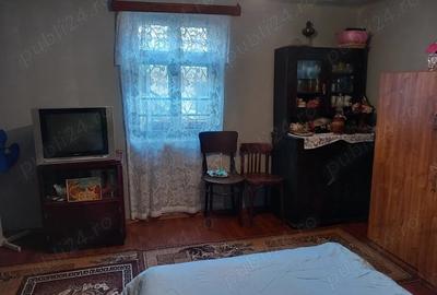 Casă cu 6 camere cu Teren 300 Mp în Central