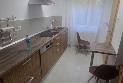 Apartament cu 3 camere decomandat în Spitalul Județean