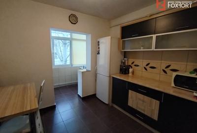 Apartament cu 3 camere decomandat, mobilat în Soarelui