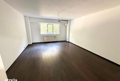 Apartament cu 3 camere în Tei