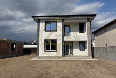 Casă cu 5 camere cu Teren 280 Mp în Crevedia