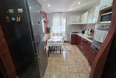 Apartament cu 3 camere semidecomandat în Govândari