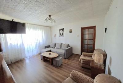 Apartament cu 2 camere semidecomandat în Craiovița Nouă
