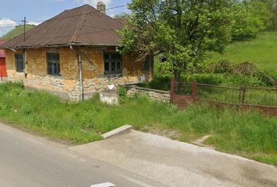 Casă cu 3 camere cu Teren 2083 Mp în Vultureni