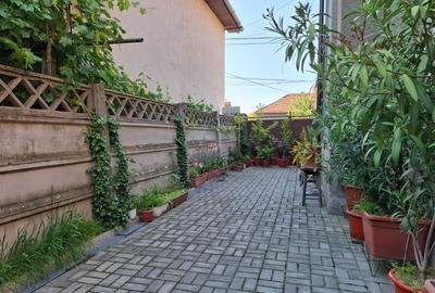 Casă cu 4 camere în Central - 1