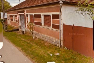 Casă cu 4 camere în Câmp