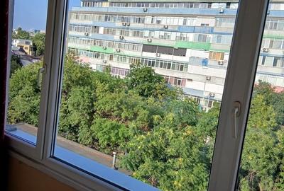 Apartament cu 3 camere semidecomandat în Cantemir