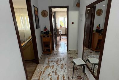 Apartament cu 3 camere decomandat în Rolast - 1