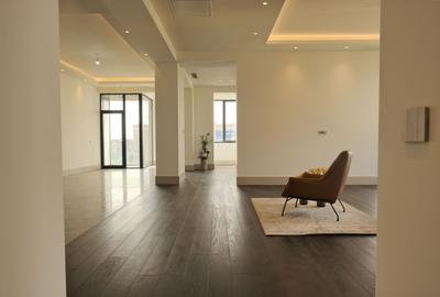 Apartament cu 4 camere decomandat în Floreasca