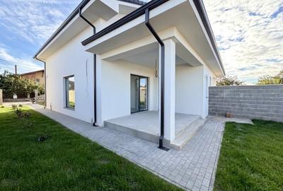 Duplex cu 3 camere cu Canalizare în Sânandrei