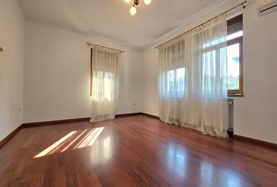 Apartament cu 5 camere în Aviatorilor