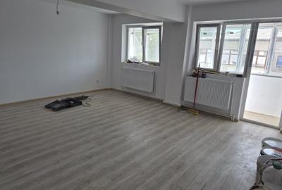 Apartament cu 3 camere semidecomandat în Ultracentral