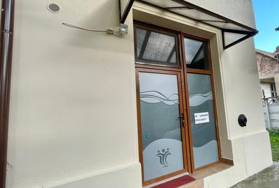 Birou, de 22 mp, în Central - 11