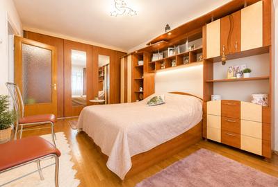 Apartament cu 3 camere decomandat în Micro 6 - 10