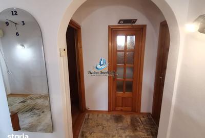 Apartament cu 3 camere decomandat în Calea Romanului