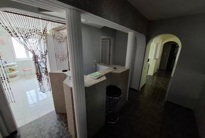 Apartament cu 4 camere decomandat în Tineretului