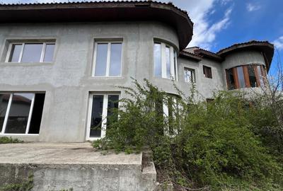 Casă individuală cu 8 camere cu Canalizare în Pipera