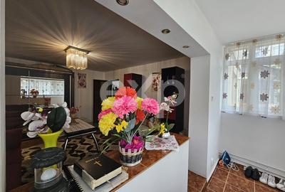 Apartament cu 2 camere semidecomandat, mobilat în Micro 11