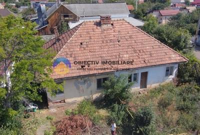 Casă cu 3 camere cu Canalizare în 1 Mai