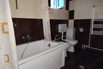 Casă cu 5 camere cu Teren 300 Mp în Central