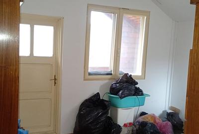 Casă cu 5 camere cu Teren 1000 Mp în Berislăvești