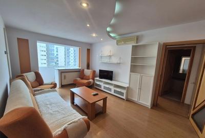 Apartament cu 3 camere semidecomandat, mobilat în Central