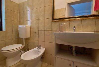 Apartament cu 7 camere semidecomandat, mobilat în Capitale - 14