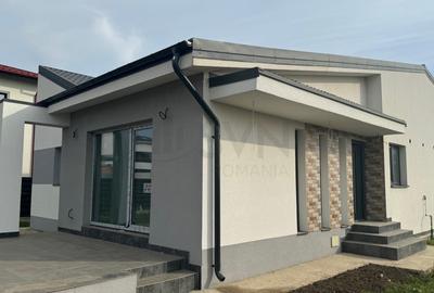 Casă individuală cu 3 camere cu Canalizare în Tunari