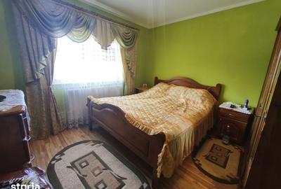 Casă cu 8 camere cu Teren 2300 Mp în Central - 2