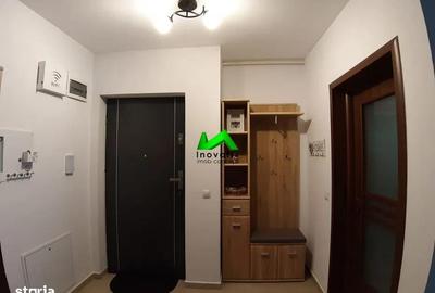 Apartament cu 3 camere decomandat, mobilat în Piața Cluj