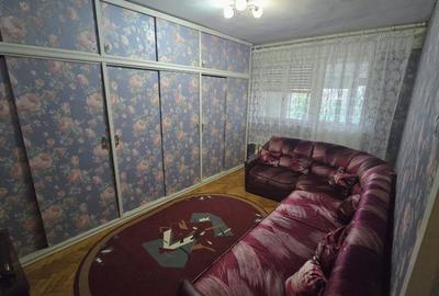 Apartament cu 3 camere decomandat în Nufărul