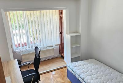 Apartament cu 4 camere decomandat în Zorilor