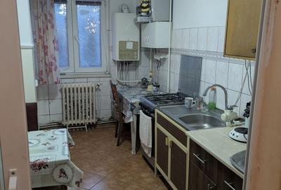 Apartament cu 3 camere decomandat în Nicolae Bălcescu