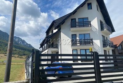Casă cu 8 camere cu Teren 1200 Mp în Central