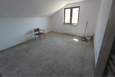 Casă cu 4 camere cu Teren 150 Mp în Central