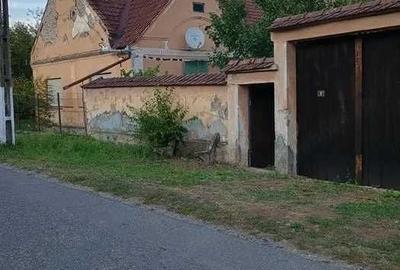 Casă cu 4 camere în Corbești