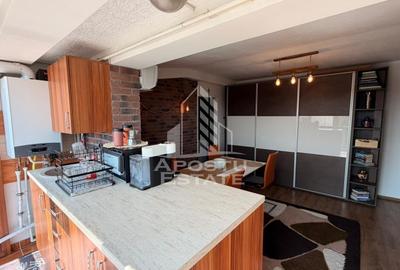 Apartament cu 3 camere decomandat, mobilat în Soarelui